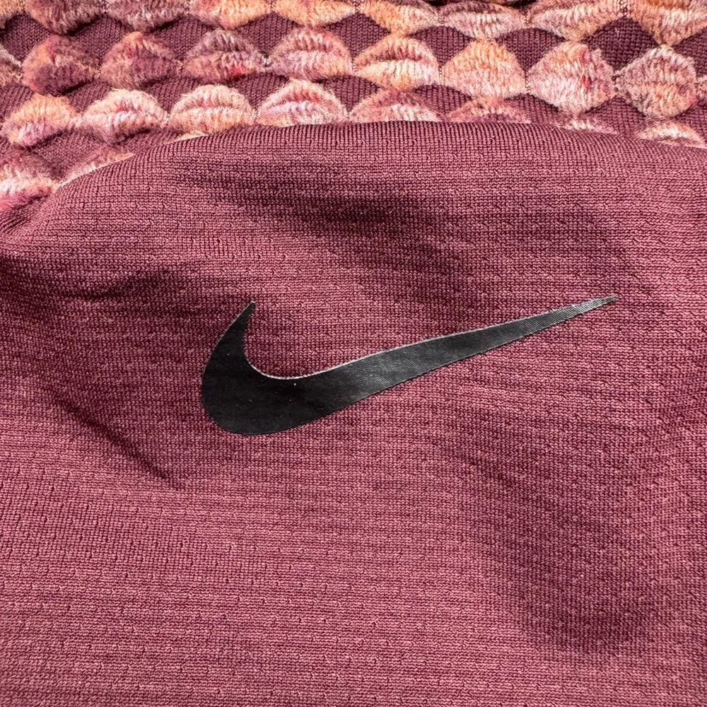 Nike‎ Pro Hyper Warm Women's Burgundy Textured Cowl Neck Pullover, Size Medium